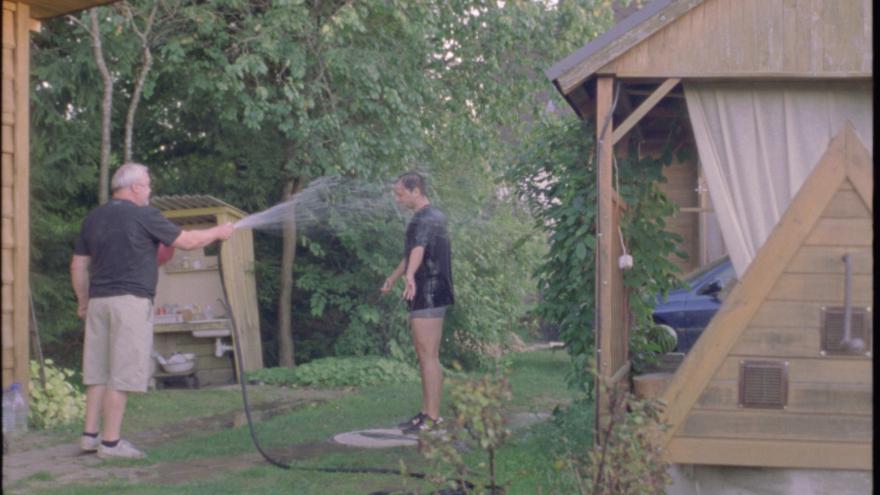 Filmstill_Kolektyviniai sodai_1