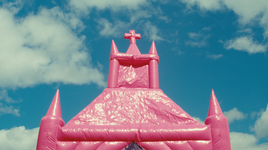 Filmstill_Always Wanted to Be God, Never Wanted to Do Good